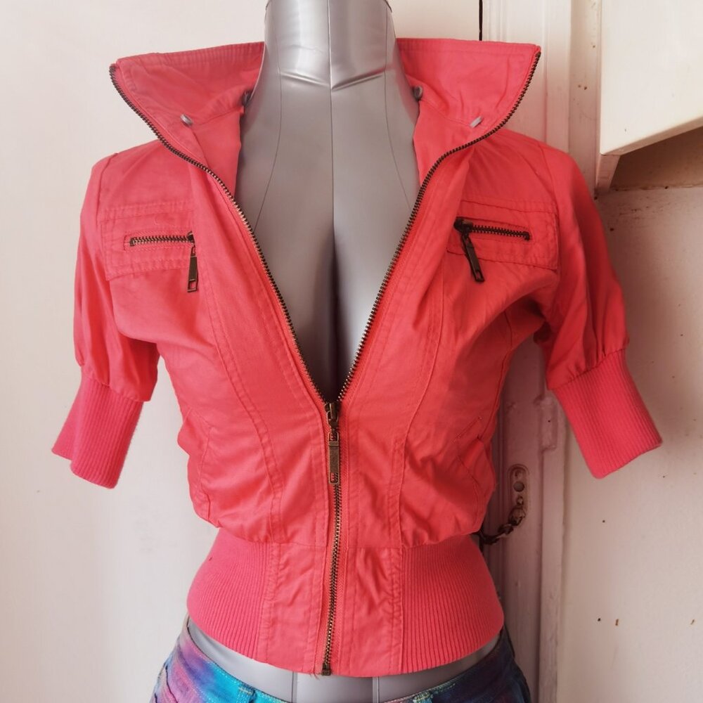 Pink short sleeves jacket with zippers